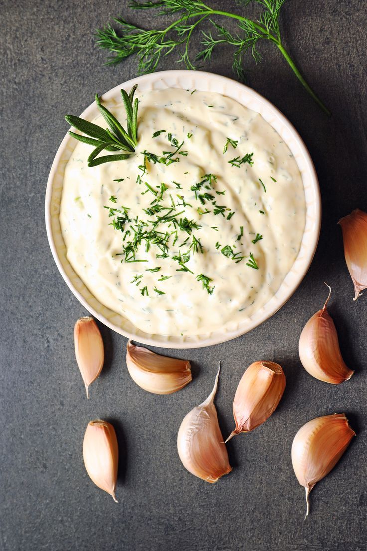 Molho de alho com maionese fácil prático