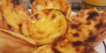 Pastel de belém com massa folhada