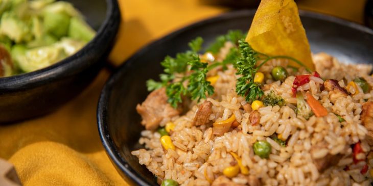 arroz carreteiro combina com salada