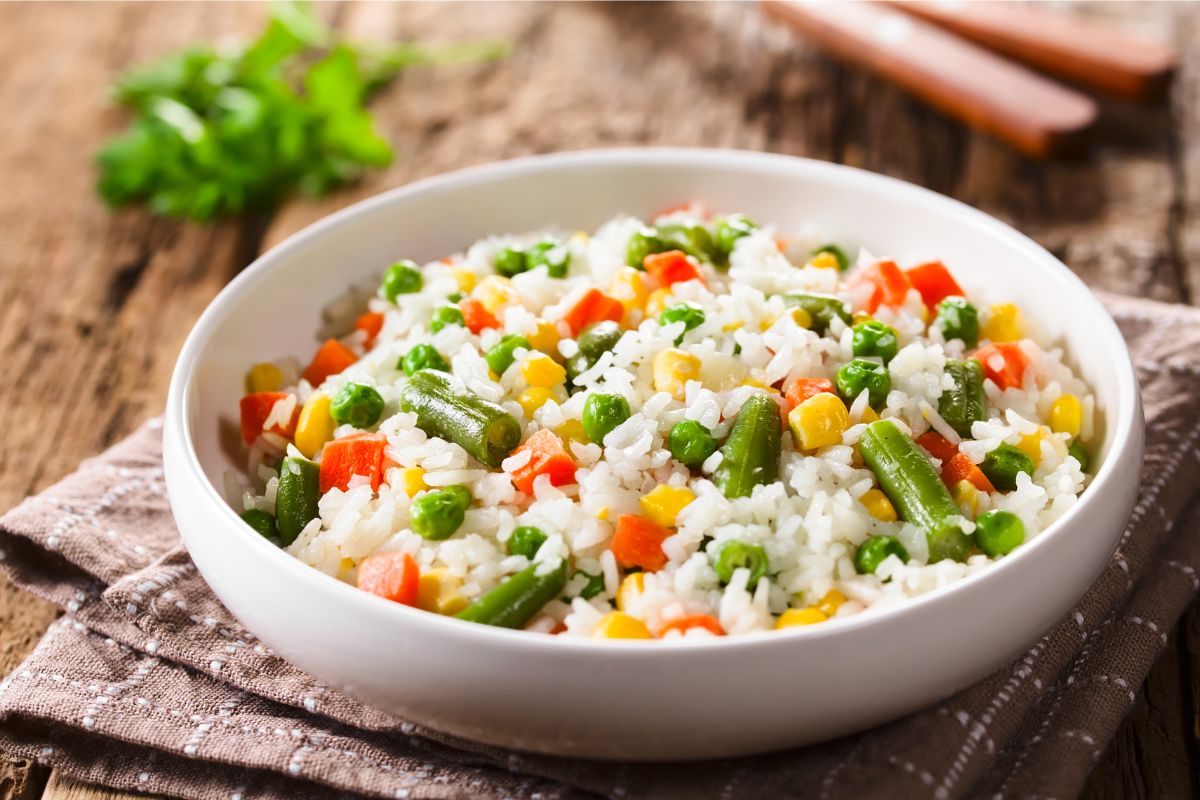 arroz carreteiro combina com salada