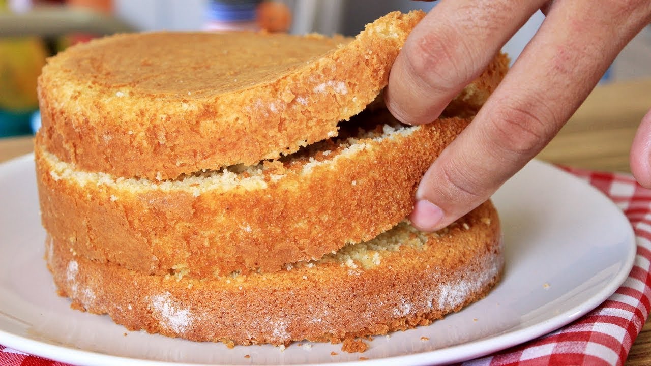 @meninoprendado preparou um bolo de baunilha perfeito para o lanche da tarde