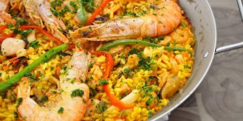 Paella de camarão