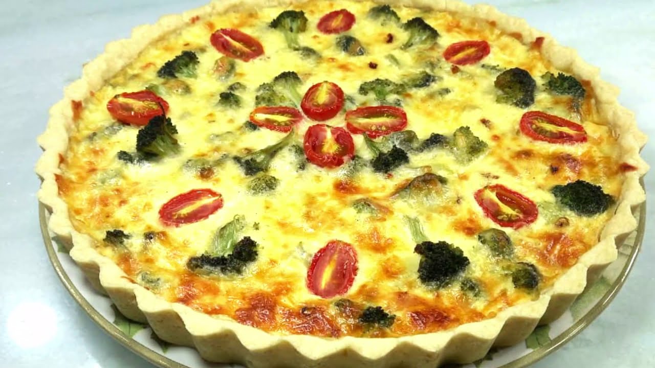 @combinandoarteeculinária preparou esse quiche com brócolis bem fácil com tomates! Hmmm! 