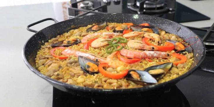 Paella Valenciana é a receitinha que vai cair na sua mesa como a favorita @happyfood