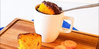 Bolo de cenoura low carb de caneca