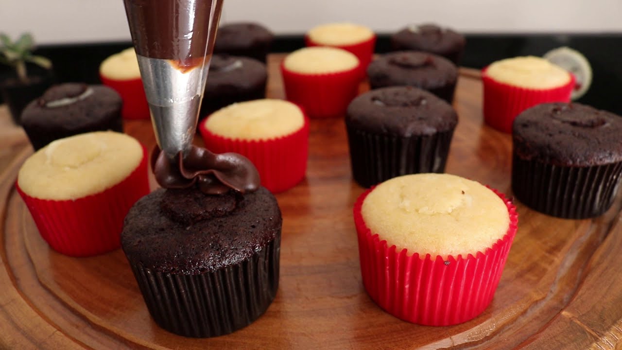 Alterne as opções, faça deliciosos cupcakes de baunilha e também de chocolate, como a @flordefarinha