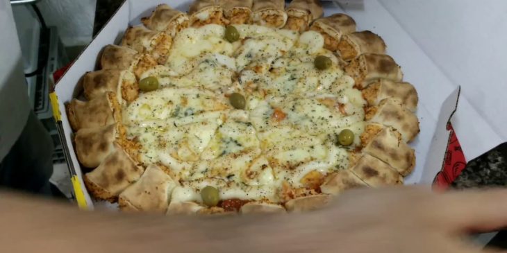 Deliciosa pizza de 4 queijos para quem ama a queridinha fazer sempre em casa @adenilsonpizzaiolo