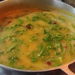 O cheiro desse caldo de mandioca com couve não deixa ninguém sem querer provar @cozinhadaly