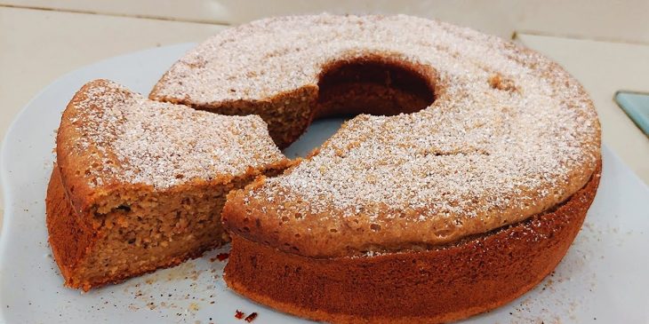 Receita de bolo de aveia sem glúten com aquela texturinha que amamos demais @tatamedeiros