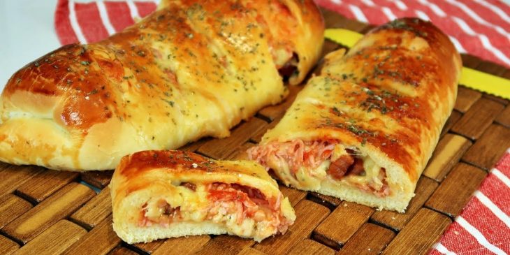 Pão pizza de calabresa ótimo para aqueles lanches no meio da noite @receitasdepai