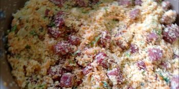 Farofa com calabresa e bacon