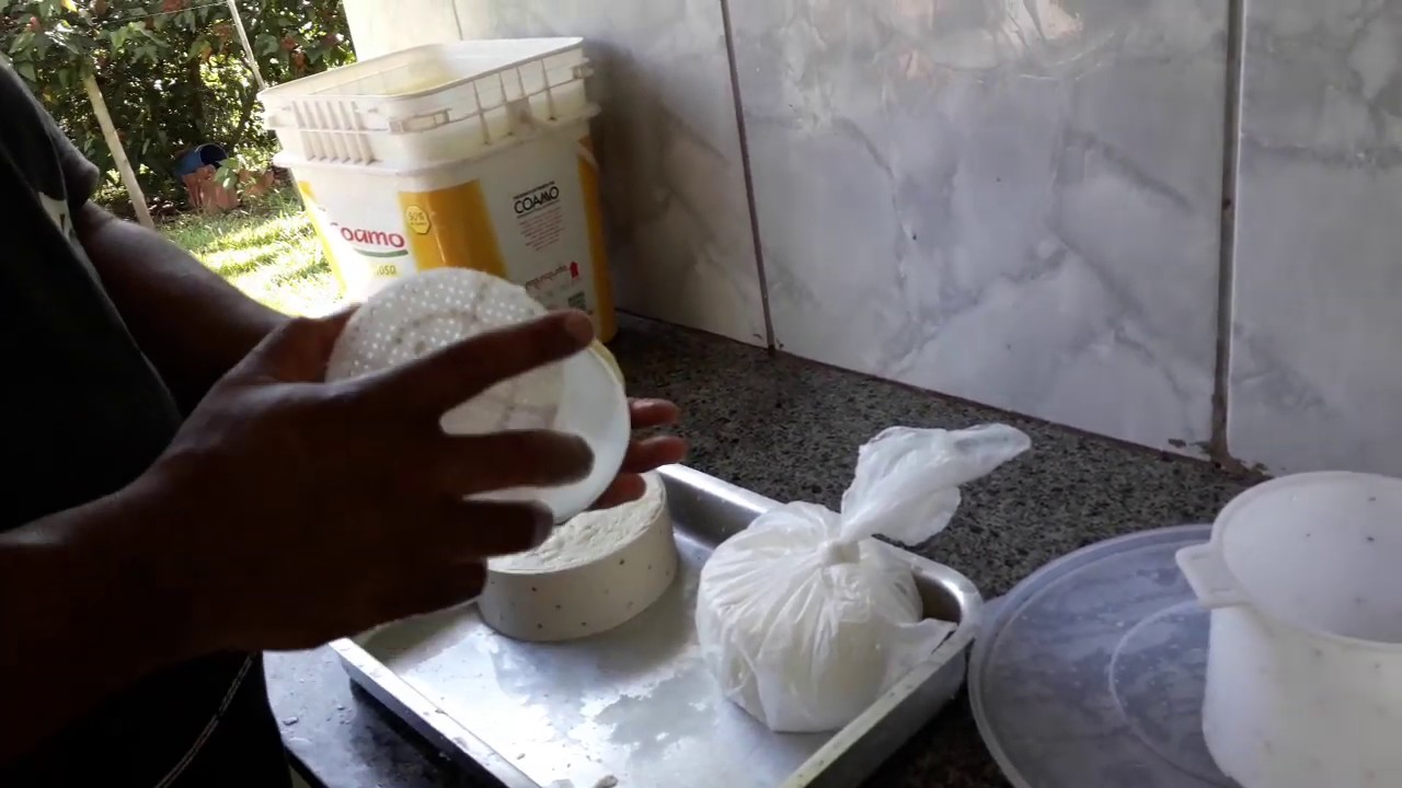 @mariahelenateodosio preparou esse queijo de leite de vaca em sua casa e rendeu muito