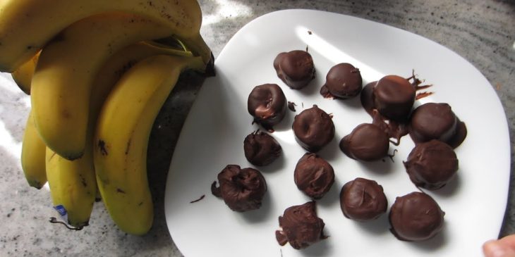 Bombom de banana sem açúcar para matar aquela vontadinha de comer besteira @andresaborgo