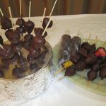 Espetinho de frutas com chocolate é aquele lanchinho que até adulto ama @youtube