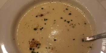Sopa de batata inglesa com cebola