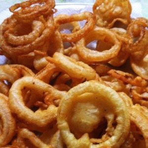 Anéis de cebola na cerveja tão crocante que você vai ficar com água na boca @anamariabrogui