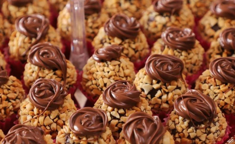 Brigadeiro Ferrero Rocher receitaBrigadeiro Ferrero Rocher preço
Brigadeiro Ferrero Rocher com Nutella
Docinho Ferrero Rocher receita
Brigadeiro de amendoim
Brigadeiro Raffaello
Recheio de Ferrero Rocher
Brigadeiro gourmet