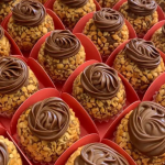 Brigadeiro Ferrero Rocher preço Brigadeiro Ferrero Rocher com amendoim Brigadeiro Ferrero Rocher com Nutella como fazer ferrero rocher - receita Brigadeiro gourmet Brigadeiro Raffaello
