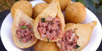 Coxinha de calabresa com catupiry