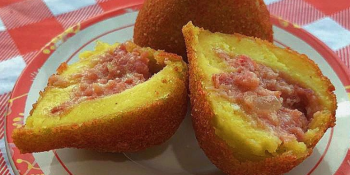 Coxinha de calabresa com requeijão