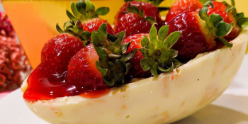 Ovo de colher torta de morango