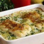 Temos receita de almoço: bacalhau com cebola bem simples e delicioso