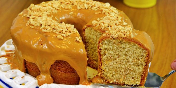 Bolo de doce de leite com amendoim bem equilibrado e que não enjoa nem um pouquinho