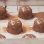 Receita de bombom de chocolate para Páscoa muito recheado! @receitasnestle