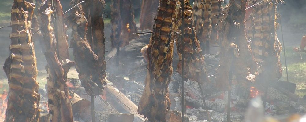 @gazetadopovo compartilhou este churrasco gaúcho tradicional: uma receita mais fácil que imagina