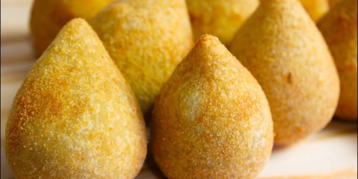 Essa massa de coxinha com caldo de galinha é a mais simples e fica mega crocante @isamaramancio