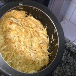 Esse frango desfiado na panela de pressão é um dos mais práticos! @receitinhadagra