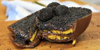 Ovo recheado com bolo de cenoura