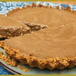 Torta de doce de leite com nozes bem cremosinha e com uma textura de dar inveja aos confeiteiros @semetendonacozinha