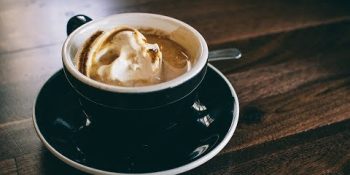 café com leite condensado