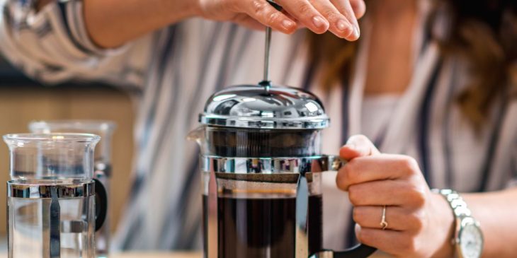 como fazer café na prensa francesa