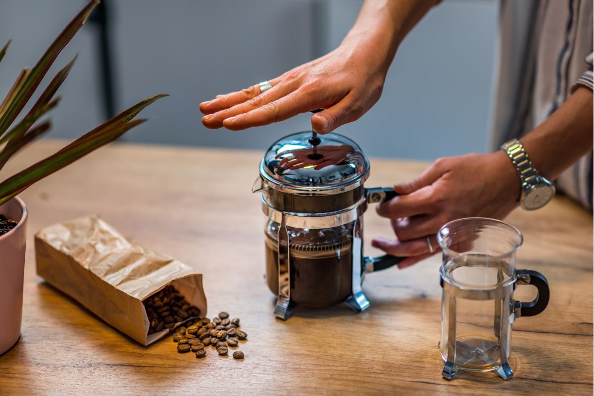 como fazer café na prensa francesa