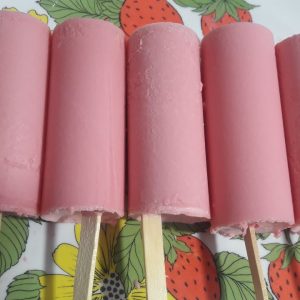 picolé de morango para criança