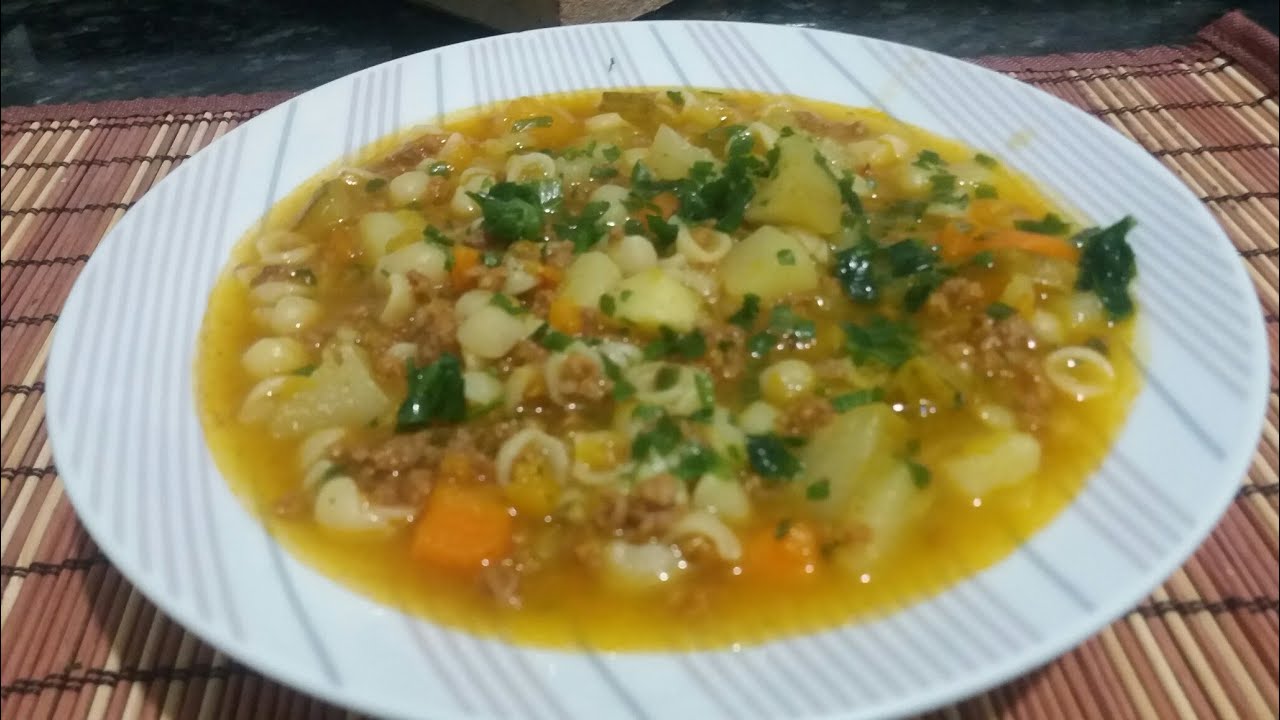 sopa de carne moída com macarrão @receitinhascomamor