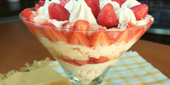 torta de morango com merengue