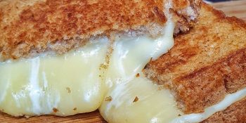 Sanduíche de queijo grelhado