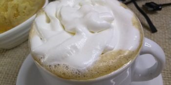 Café com chantilly
