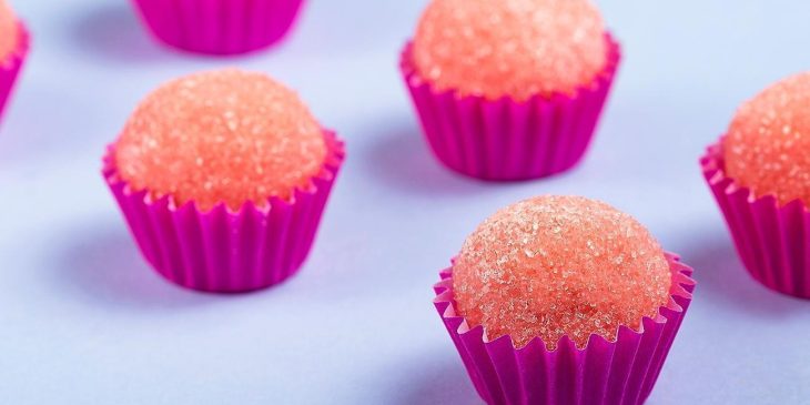 Brigadeiro de morango com tang perfeita para aquela tarde com uma pessoal especial @sabornamesa