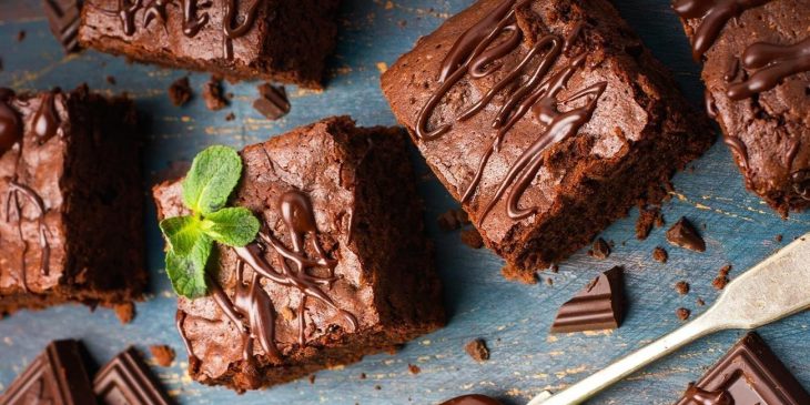 Brownie de banana é uma receita feita com apenas 3 ingredientes