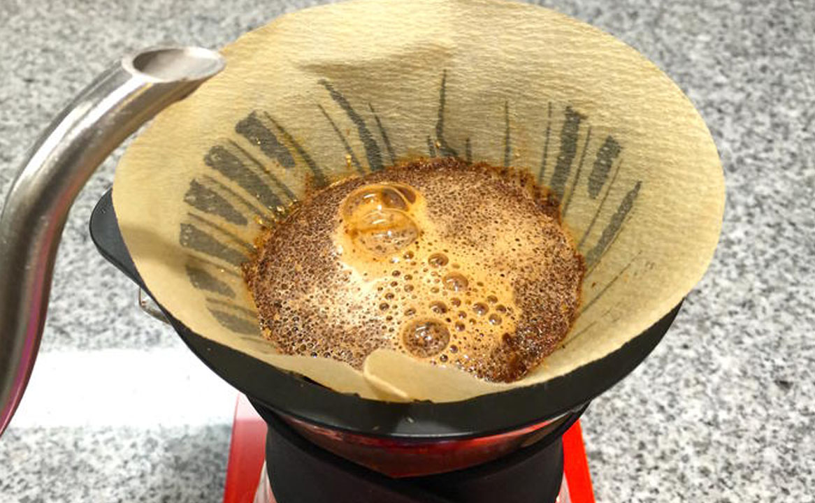 diferença entre coar e filtrar café