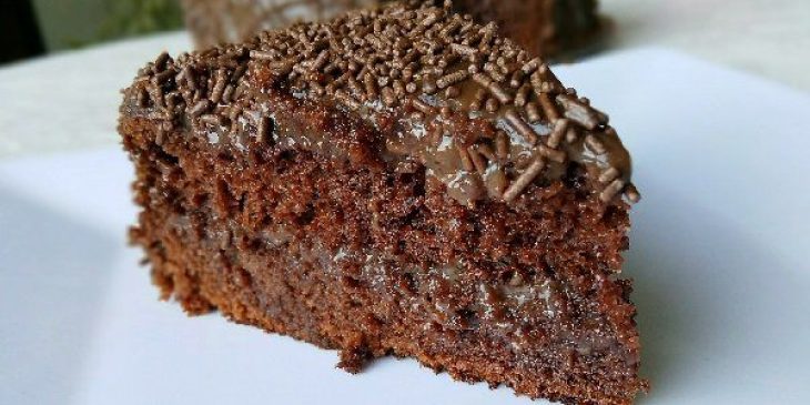 bolo de chocolate molhadinho simples @pinterest