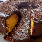 Bolo vulcão cenoura com brigadeiro: receita fofinha e macia da vovó @pinterest