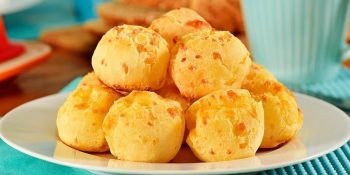 pão de queijo e milho
