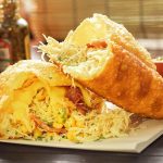 Pastel de feira de frango fica pronto em 10 minutos e qualquer um consegue fazer @sabornamesa