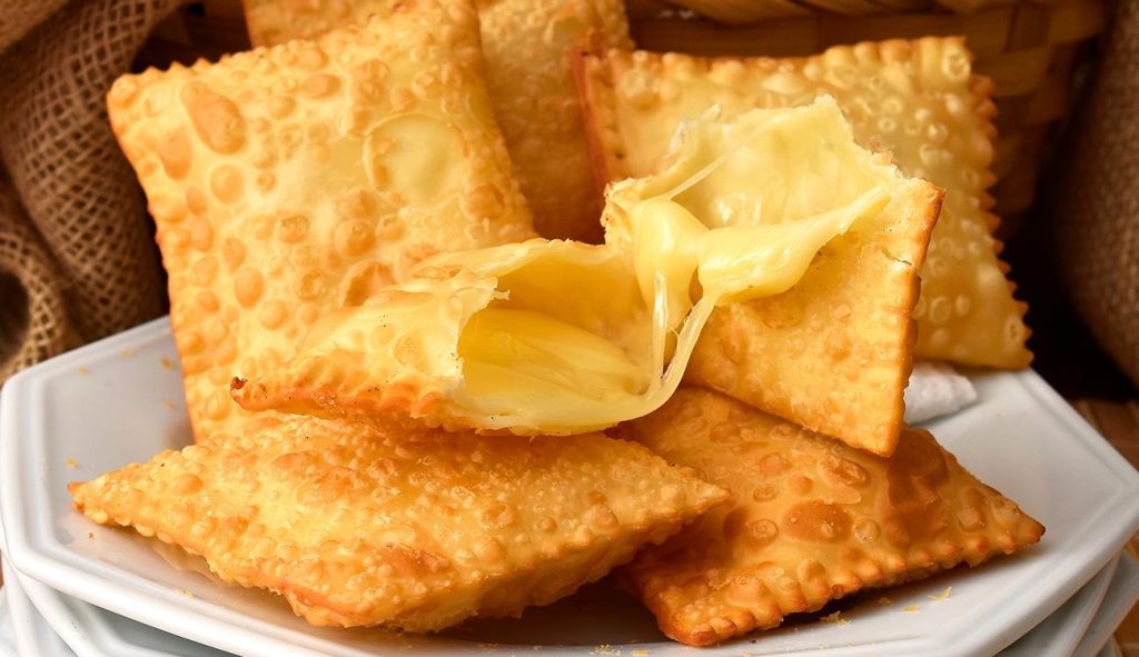 pastel de feira de queijo @sabornamesa