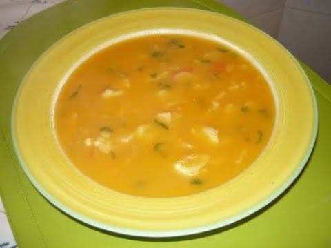 Sopa de peixe com legumes para esquentar do jeito mais prático